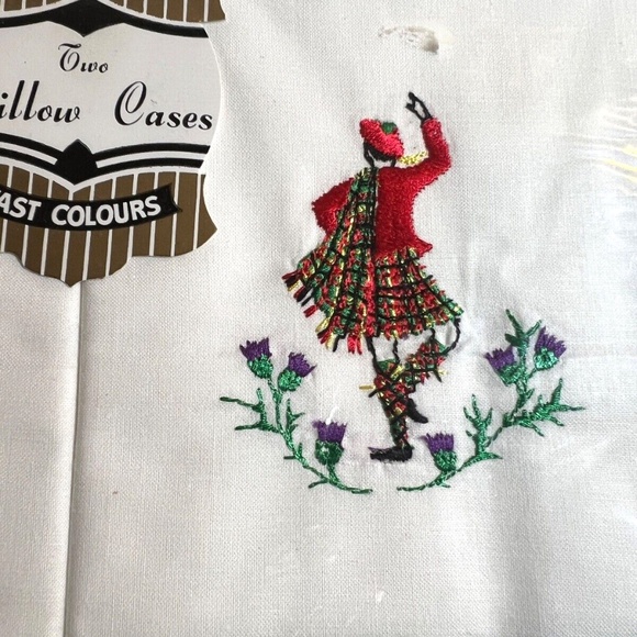 Vintage Pillowcase Set Boxed Embroidered Highland Dancers Standard New Red Green - Picture 5 of 9